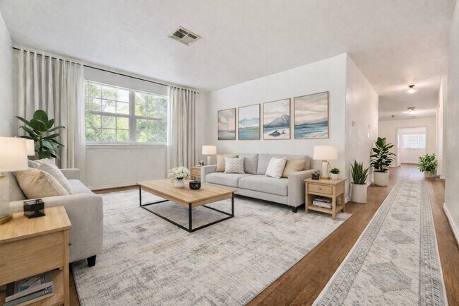 Building Photo - 2126 Banks St