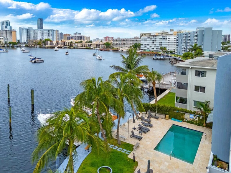 Building Photo - 468 Golden Isles Dr