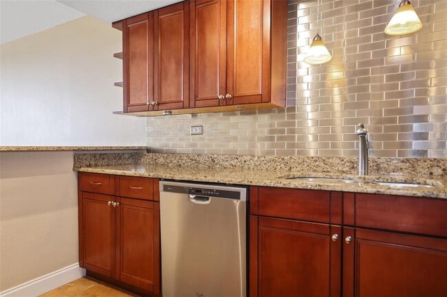 Building Photo - 450 Treasure Island Causeway