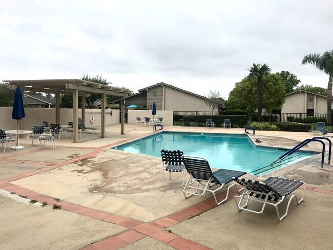 Building Photo - Two Bedroom, 2 Bathroom Condo in a Beautiful Community in Huntington!