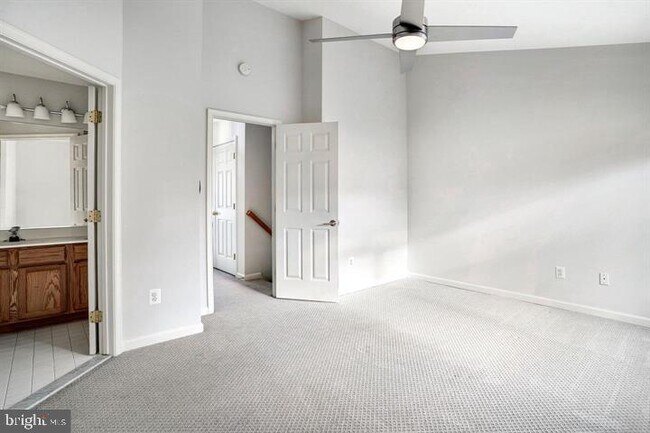 Building Photo - 43805 Sunset Terrace
