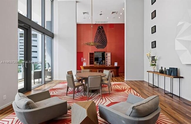 Building Photo - 1300 Brickell Bay Dr