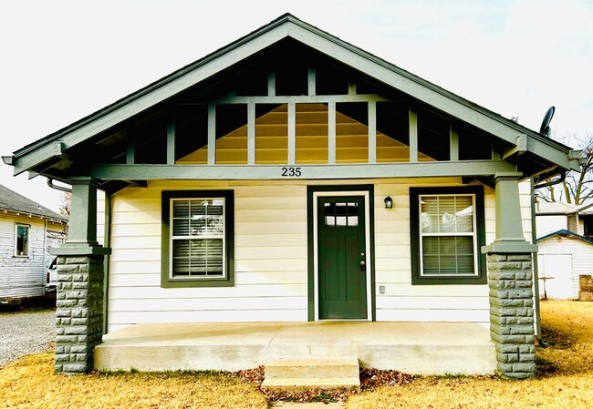 Building Photo - Charming 2BD 1BA Bungalow Home in El Reno!!