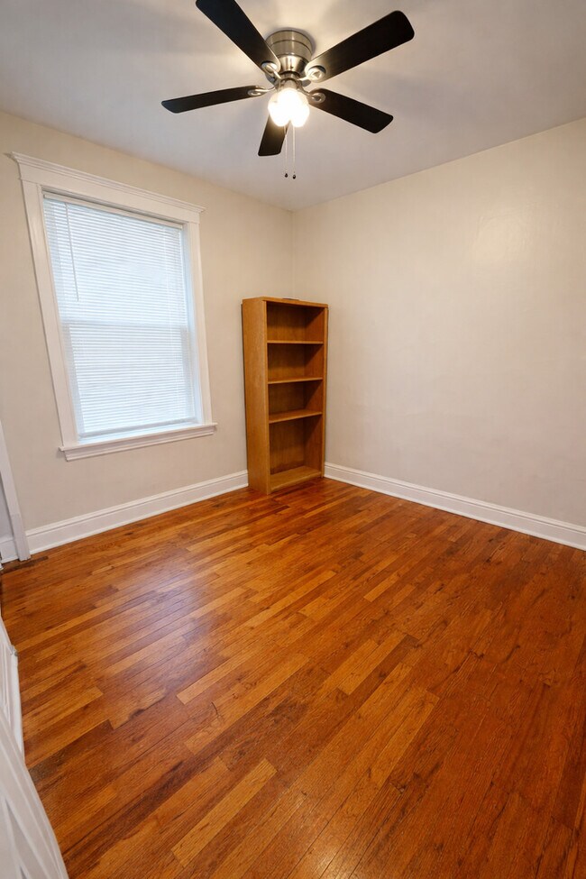 Building Photo - 4925 W Henderson St