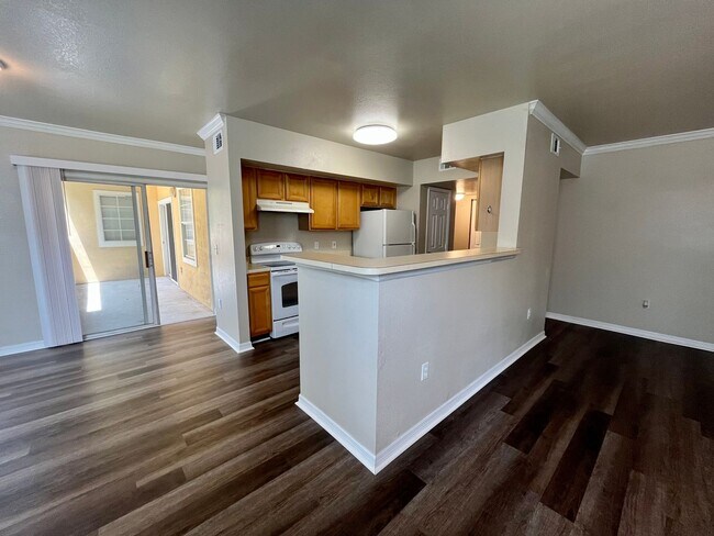 Building Photo - 3/2 unit becoming available June 1st for an annual lease