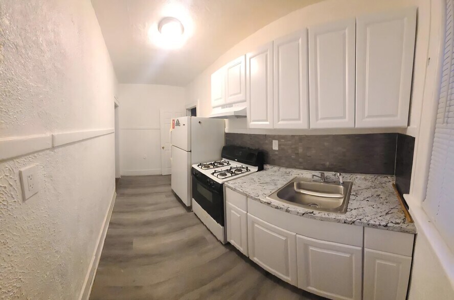 Building Photo - 2310 Pasadena St