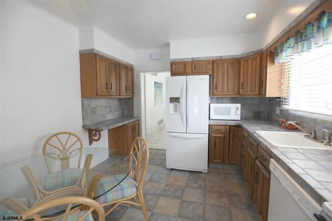 Building Photo - 104 N 35th Ave