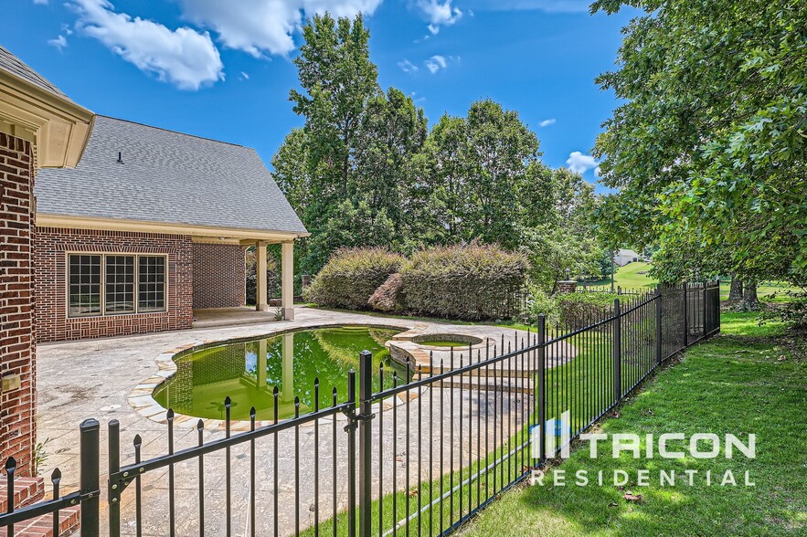 Building Photo - 1026 Overlook Dr