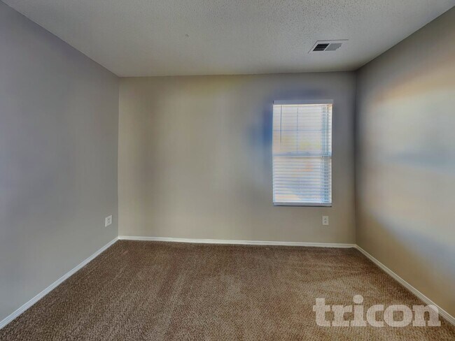 Building Photo - 933 Mailwood Dr