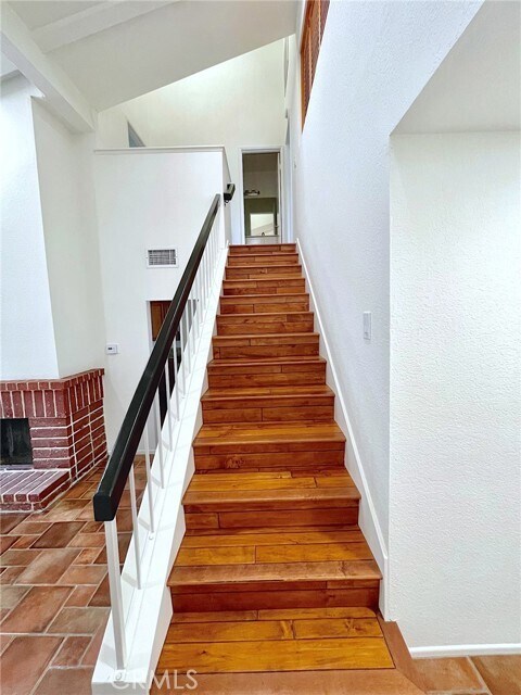 Building Photo - 809 Creekside Dr