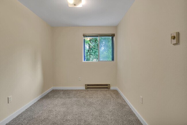Building Photo - 4104 68th Ave NW