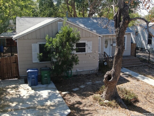 Building Photo - 414 Elmwood Dr