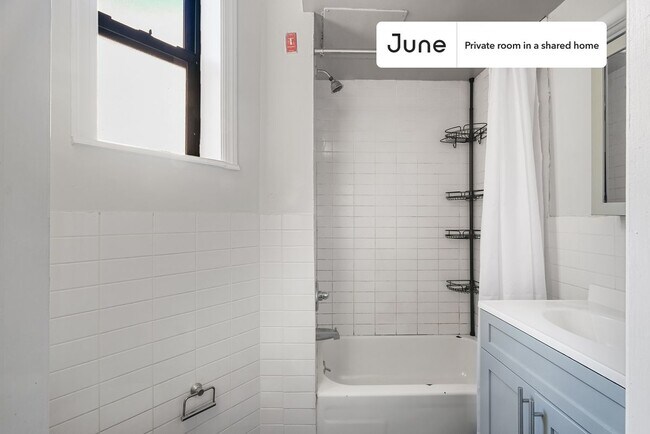 Building Photo - Room in Shared 4 bed/1 bath home