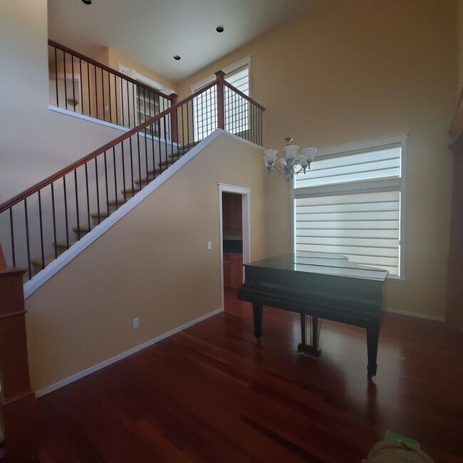 Building Photo - 5 Bedroom Main floor Master Suite ~
