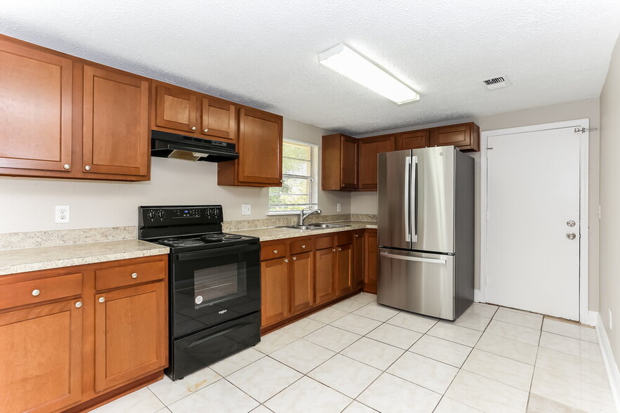 Building Photo - 11075 Bluehill Dr