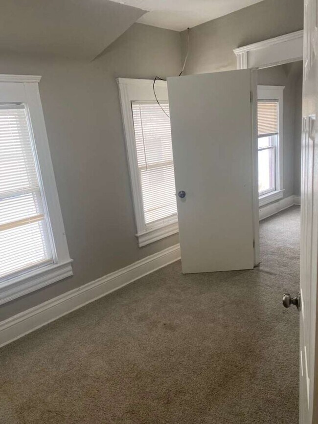 Building Photo - 1974 W 93rd St