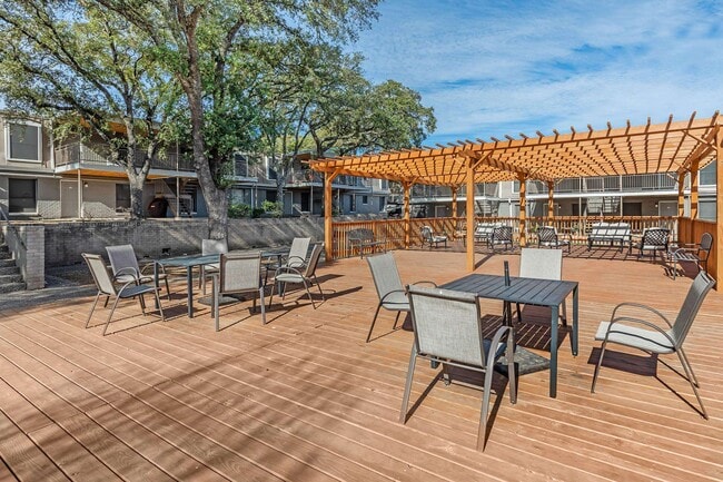 Primary Photo - Morgan Manor Apartments