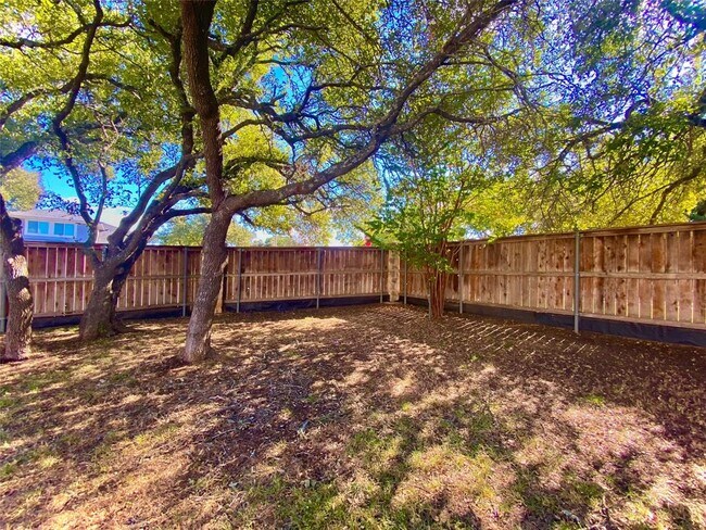 Building Photo - 2601 Greenlee Dr