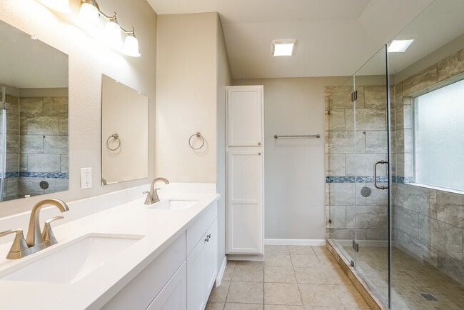 Building Photo - 403 Magnolia Estates Dr