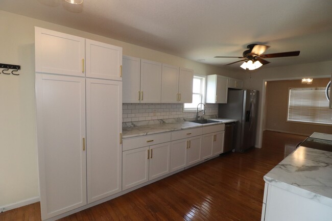 Building Photo - Gorgeous Home for Rent
