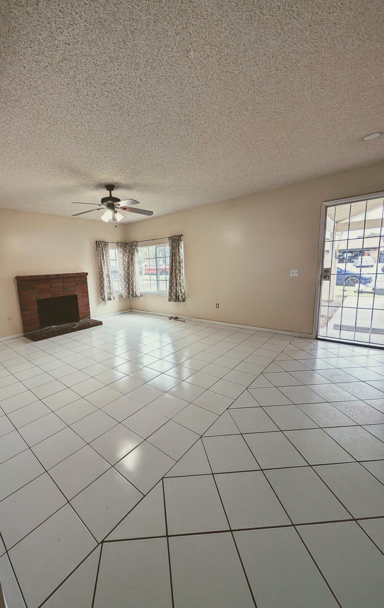 Building Photo - 12307 Paseo del Sol Way