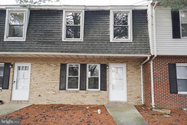 Primary Photo - 738 Hemlock St