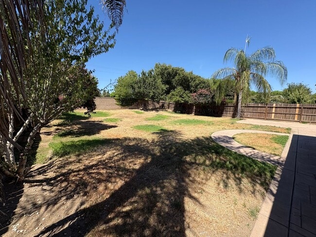 Building Photo - 2 Story Home Near Shopping Center Rent Ready!