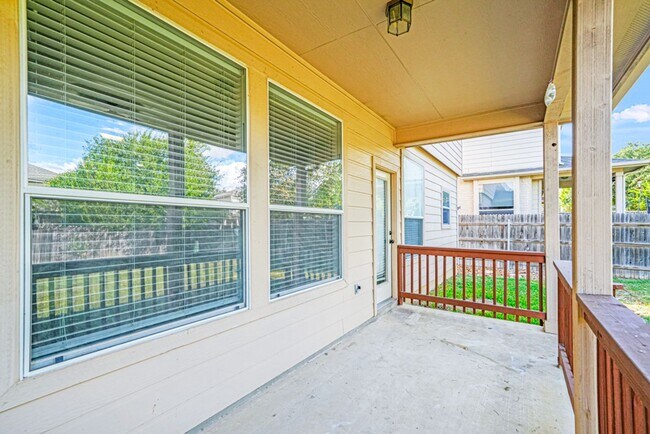 Building Photo - Alamo Ranch Rental!