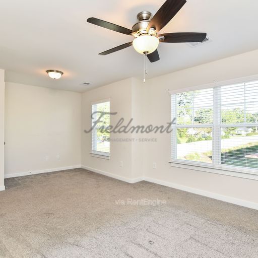 Building Photo - 100 Bluet Ln