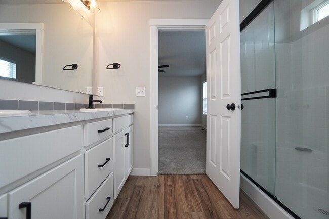 Building Photo - 1512 W Cub River Dr