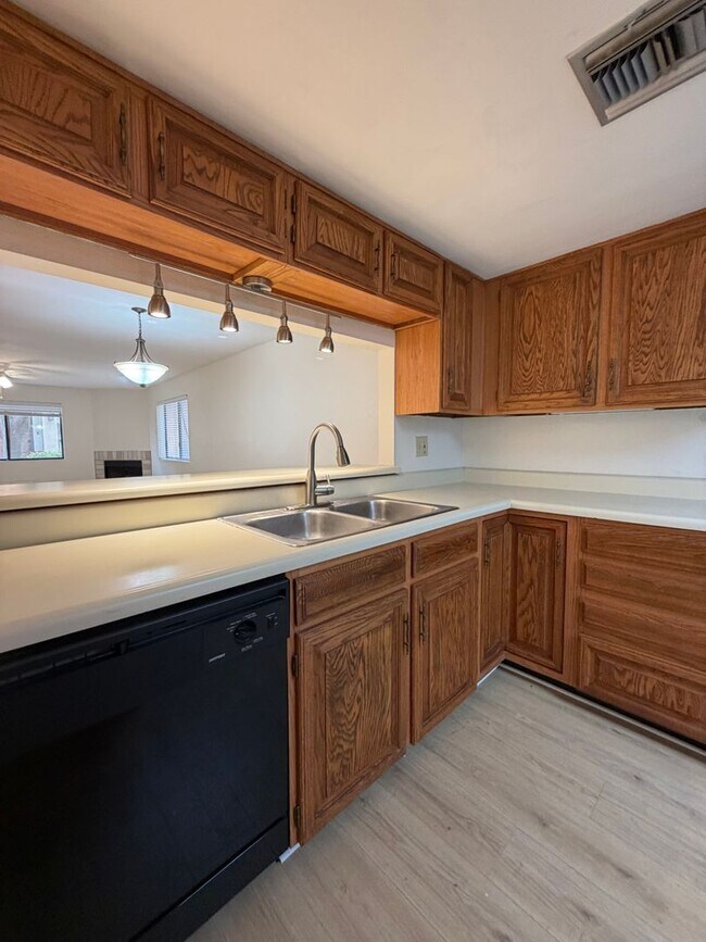 Building Photo - Stunning Midtown 2 Bedroom 2 Bath Townhome in Gated Community!
