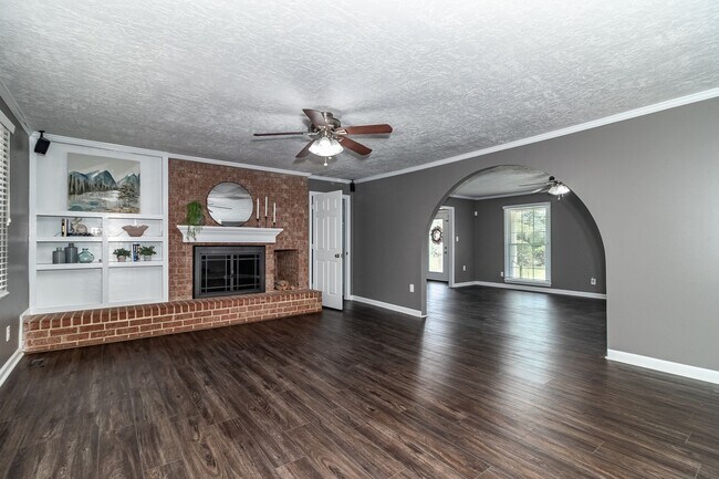 Building Photo - Beautiful and Updated 5 Bedroom Home