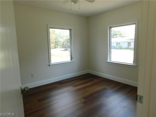 Building Photo - 287 Poe Ave