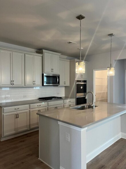 Building Photo - 608 Cunninghame Ct