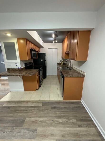 Building Photo - 3094 Plaza Terrace Dr