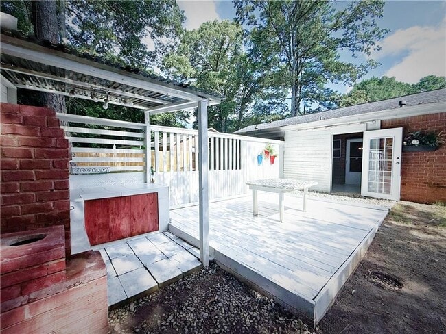Building Photo - 137 Kimberly Way SW