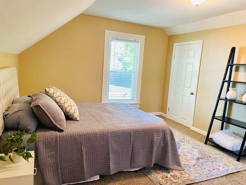 Building Photo - 6063 Station Way