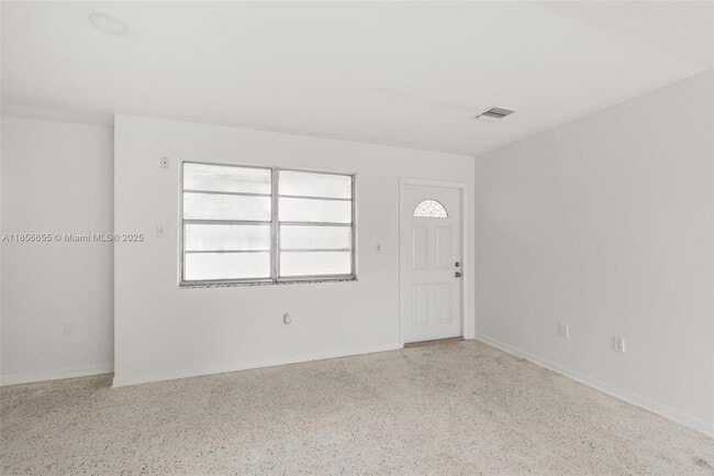 Building Photo - 1621 NW 13th Ave