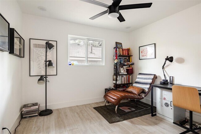 Building Photo - 904 Acorn Oaks Dr