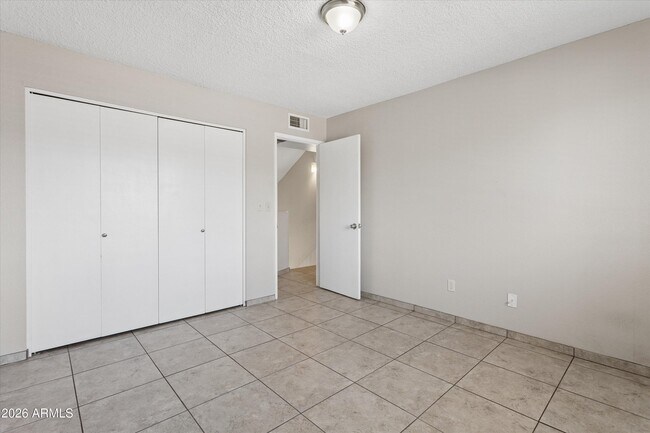 Building Photo - 407 E Pecan Rd