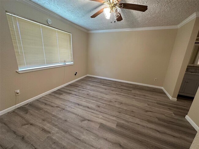 Building Photo - 9306 Bollingbrook Dr