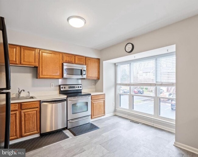 Building Photo - 6627 Westbury Oaks Ct