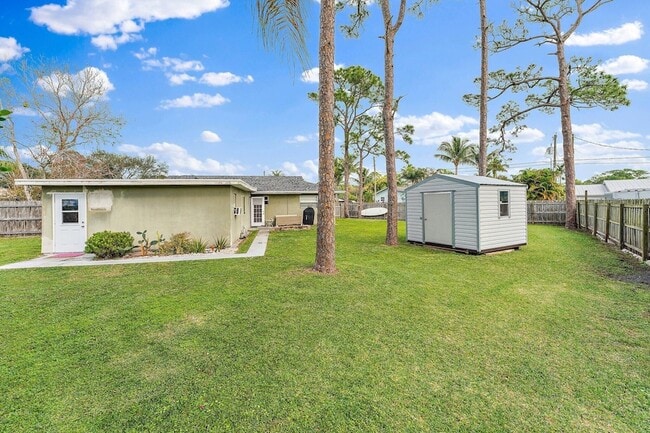 Building Photo - 5854 SE Orange Blossom Trail