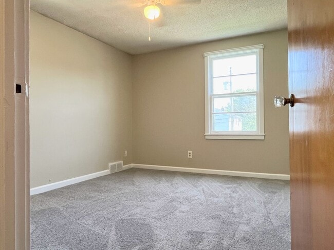 Building Photo - 100 Kamper Ave