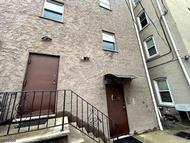 Building Photo - 239 Harrison Ave