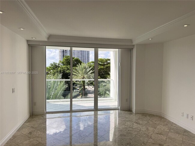 Building Photo - 2600 Island Blvd