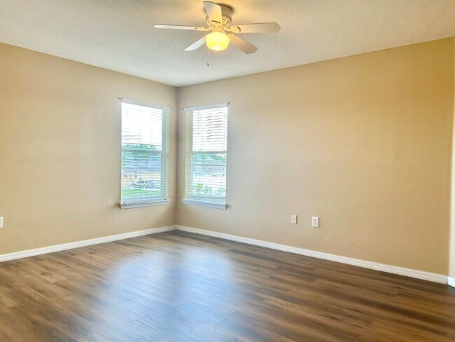 Building Photo - Beautiful Home in Parkview at Lake Shore