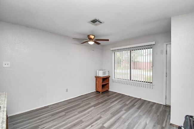 Building Photo - 707 S Franklin Ave