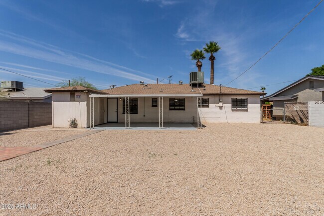 Building Photo - 5635 N 35th Dr