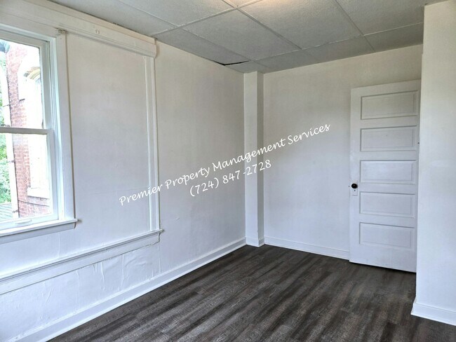 Building Photo - 415 N Main St